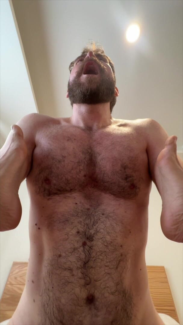 BoBailey: Ayah Hung membiakkan kembar Latino sehingga dia menitis air mani