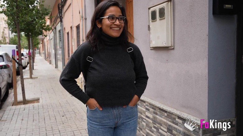 FAKings: Lana Villafuerte, latina à forte poitrine, est trop sexy ! Douche, masturbation...