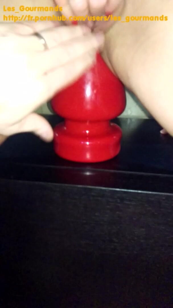 Les Gourmands: MILF dává obrovské dildo do kundičky a do zadku, před...