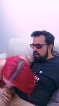Yaramaz Kızıl Saçlı Evlinin Kanepesinde Sikişmeyi Seviyor