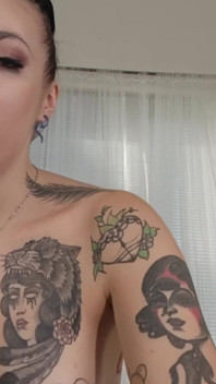 기름을 바르는 후장 따먹히는 미친 의붓오빠