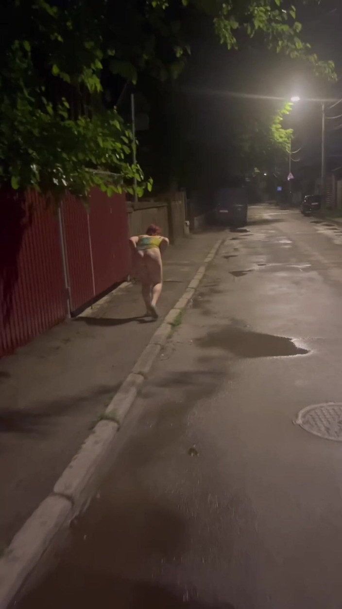 Elena917: Venkovní kompilace čůrání a obnažování