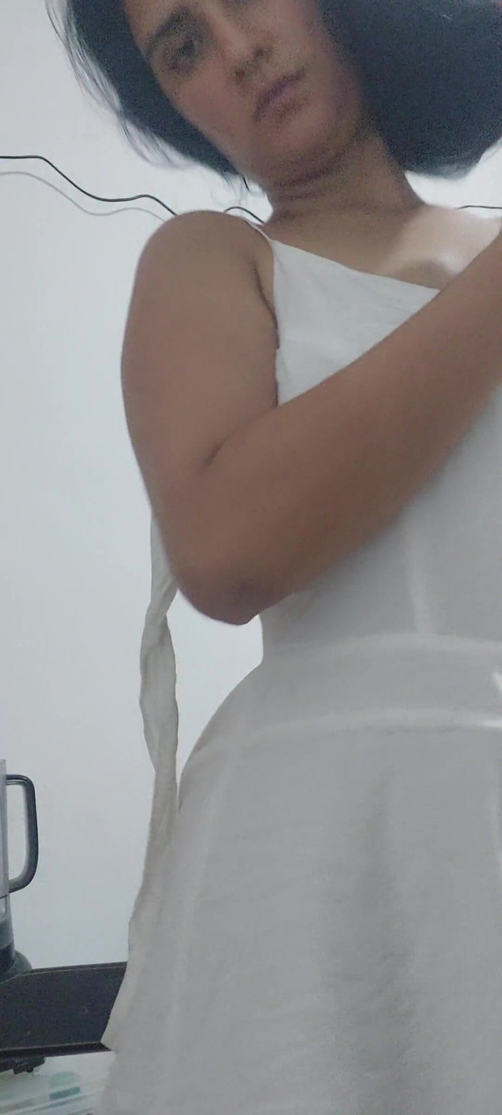 Renatinharj: Byla nahá a masturbovala s robertkem v její kundičce