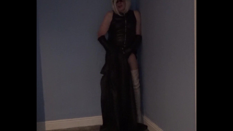 Leather Kirsten: Joacă în piele