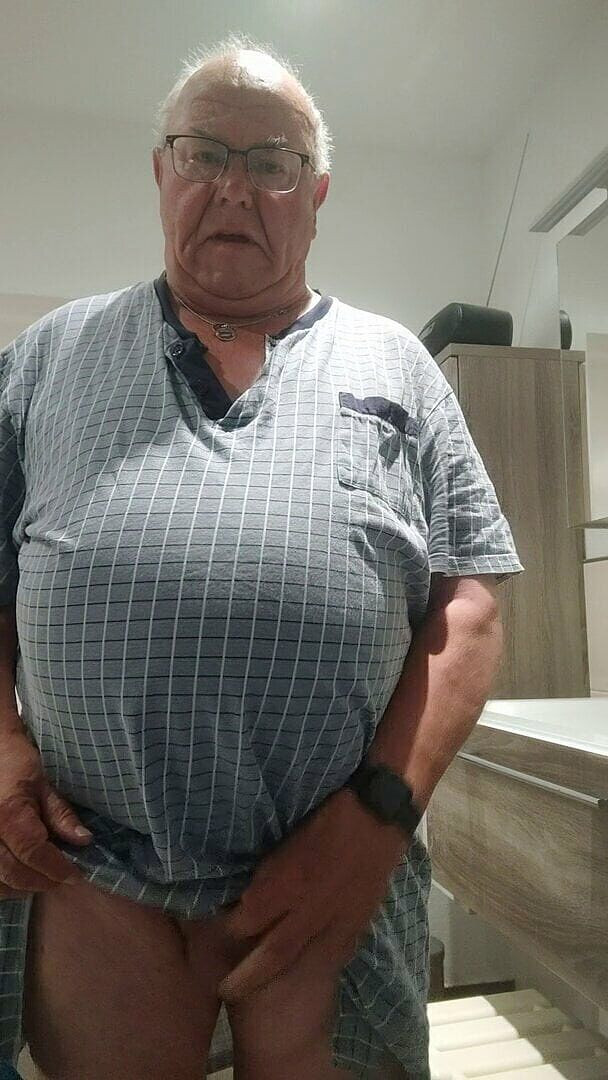 Karlchengeil: Farting in the Morning