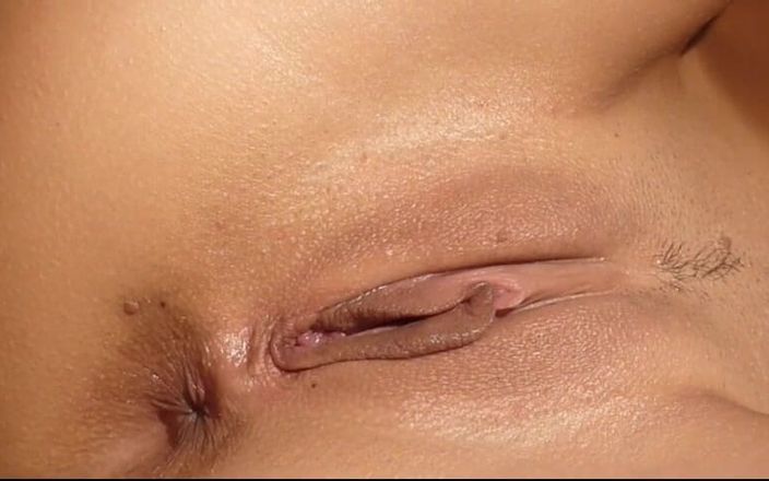 Watch4beauty: 오지는 누드 촬영