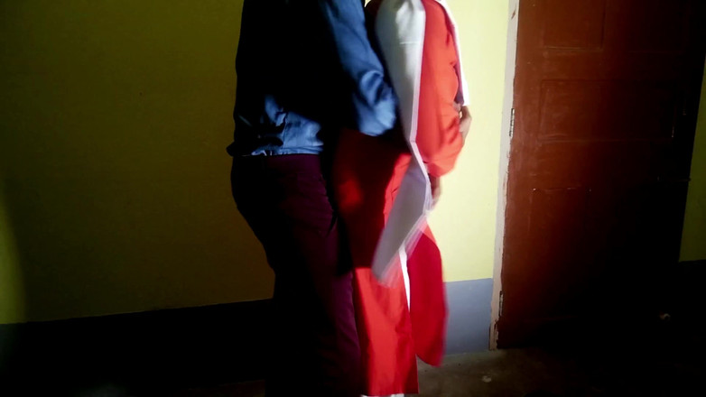 FireeCouple: Studente geneukt door bewaker voor examenpapier