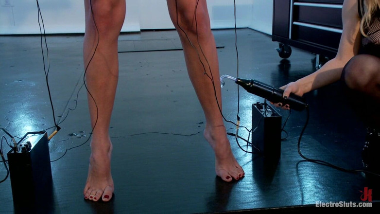 Electrosluts by Kink: เนื้อสดกลับสําหรับข้อมูลเพิ่มเติม!