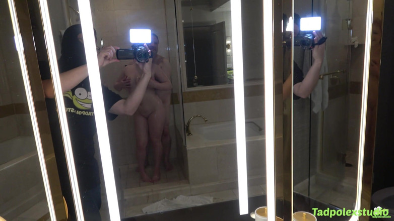 TadpolexStudio: Tad Pole creampies Eva Nyx igen i Las Vegas