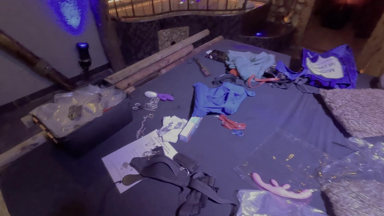 Elena917: 在Sybian上多次高潮，而捆绑捆绑SM在地牢中玩耍