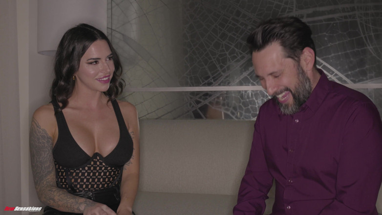 HotwifeXXX: Suttin, proaspăt căsătorită, se mai strecoară în trecutul ei încă o dată