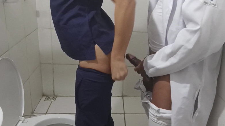 MiguellTrajano: Médico y enfermera tienen sexo en el baño del hospital