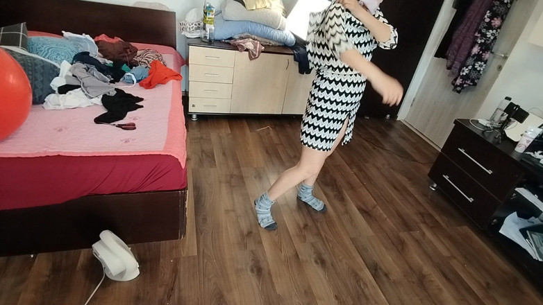 Amateur_MS: La Moglie Amatoriale Si Diverte a Provare I Vestiti E...