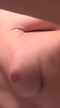 丰满少女lexi davis吮吸和乱搞一根老鸡巴，让她高潮