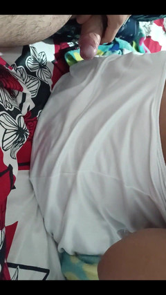 Pikaa6: मैं हस्तमैथुन करता हूं जबकि मेरी पत्नी उसके नाखून करती है