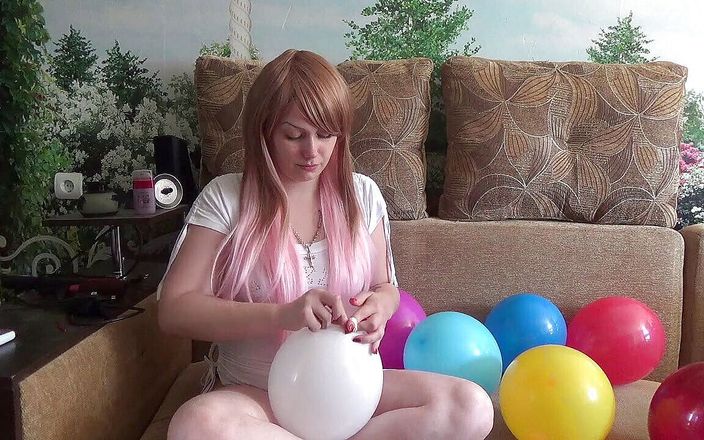 Goddess Misha Goldy: Kouřím 10 různých barevných balónků!