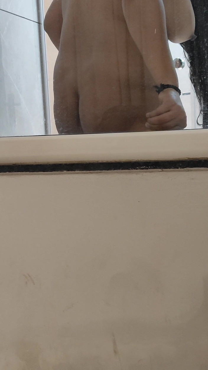 Crystalcouple: Mi hermanastra tomando baño