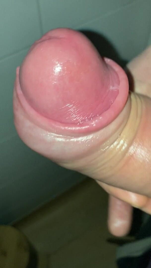 Foreskinguy: 长，抽出隆起的包皮鸡巴与射液