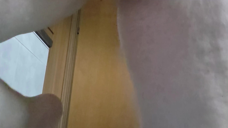 Nicoletta Embassi: Super Slow Motion Peeing