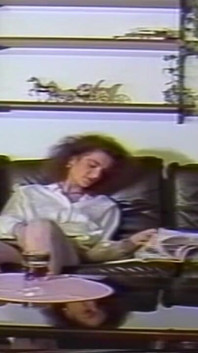 Vintage madura morena es tocada y comida hasta el orgasmo en el sofá