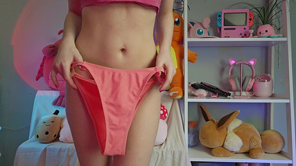 petitesubkitten: 小さなパイパンマンコで赤毛の小さなビキニの試着