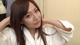 La sexy squirter giapponese ama giocattoli e creampie