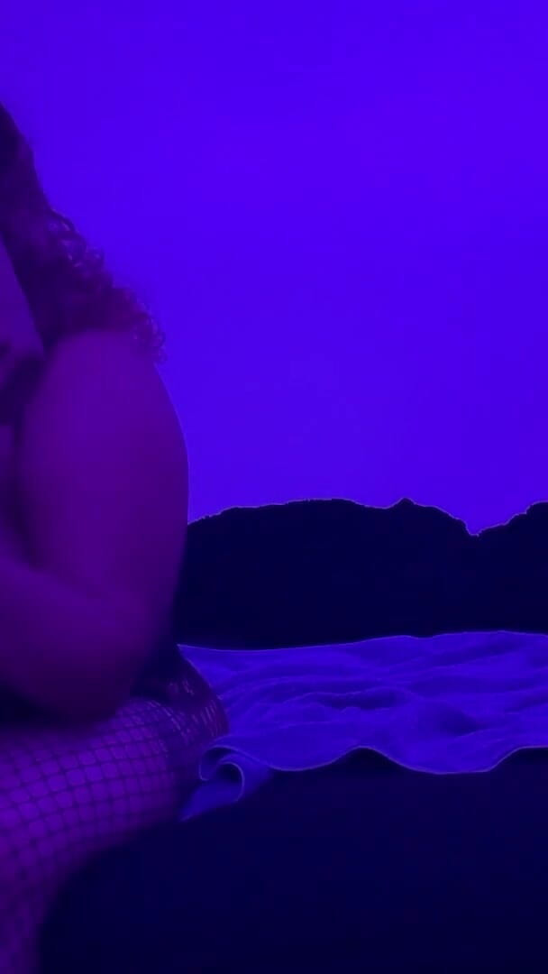 Carmelitaxbebe: Latina stiefmoeder sluipt naar me toe voor wat plezier