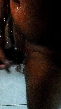 Melancap di bilik mandi 'over Shot'