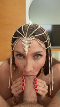 Belly Dancer Who Does Not Stop After One Position