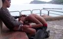 Crunch Boy: 冲浪者在阴部海滩上被 twink 性交