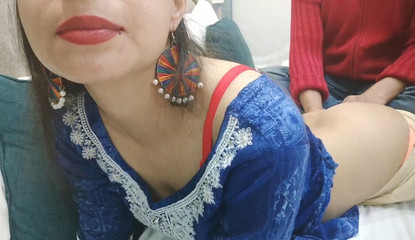 Hornycouple149: Indian Desi Bhabhi Seduces the Electrician While He Is Working -...