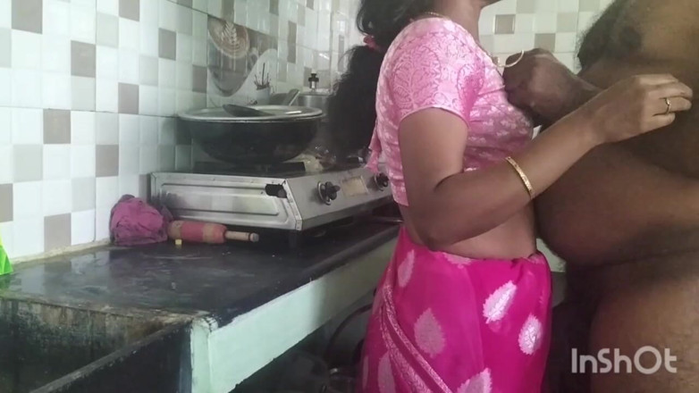 Funny couple porn studio: Tamil cozinha sentada foda