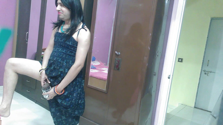 Cute & Nude Crossdresser: Banci panas Crossdresser Femboy Sweet Lollipop Kencing Dalam Kaca Minum...