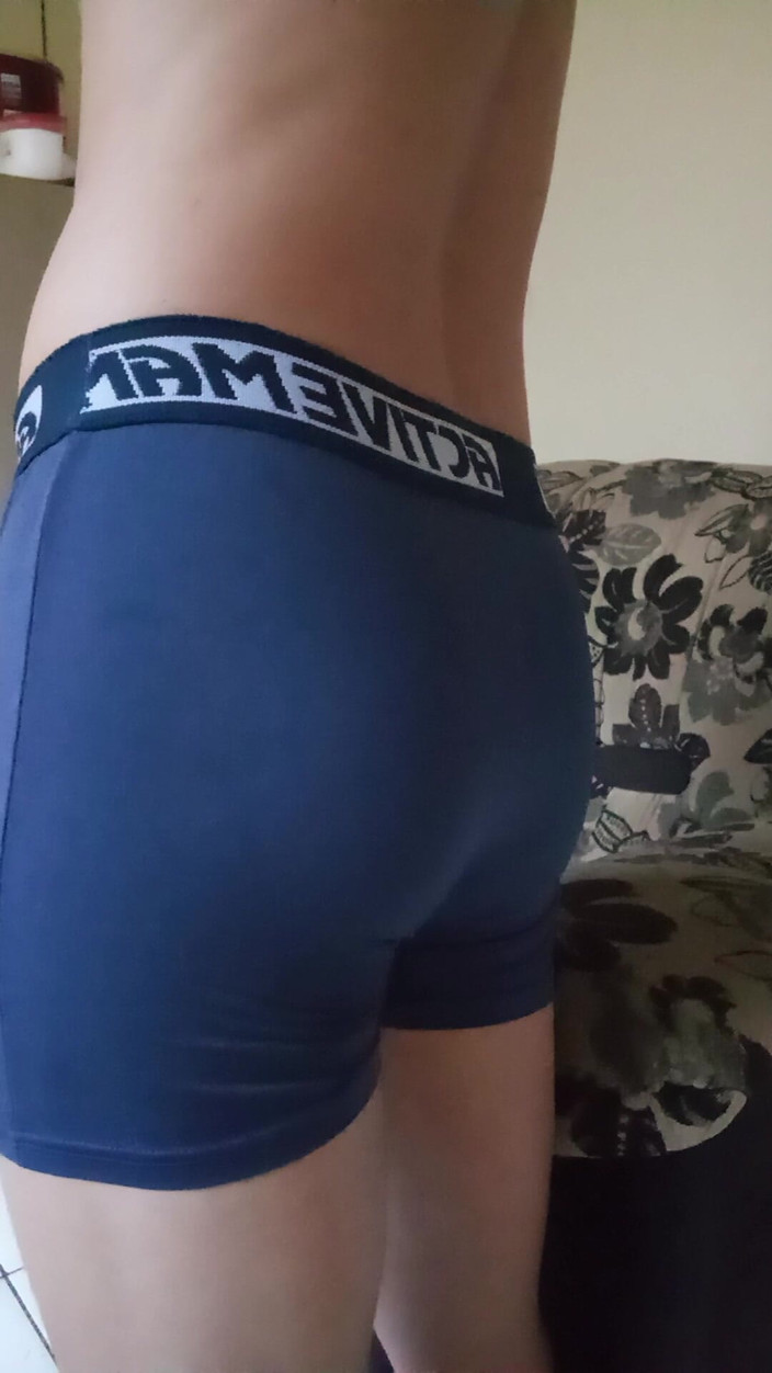 Ray Oliver: Una giovane, lesbica giocherellona cerca divertimento.