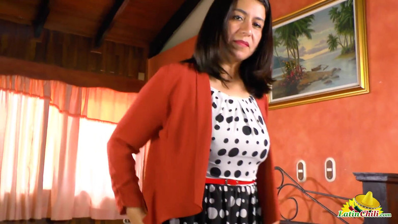 Old Nanny: LatinCili - Chubby mature Anabella uses pink vibrator to masturbate