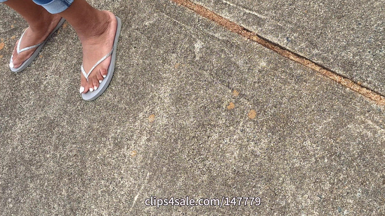 Foot Patrol: 头罩黑人胖美女与多汁的脚趾