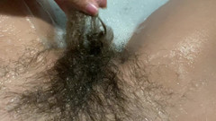 Cuteblonde666: Chlupatý keř pod vodou ve vaně