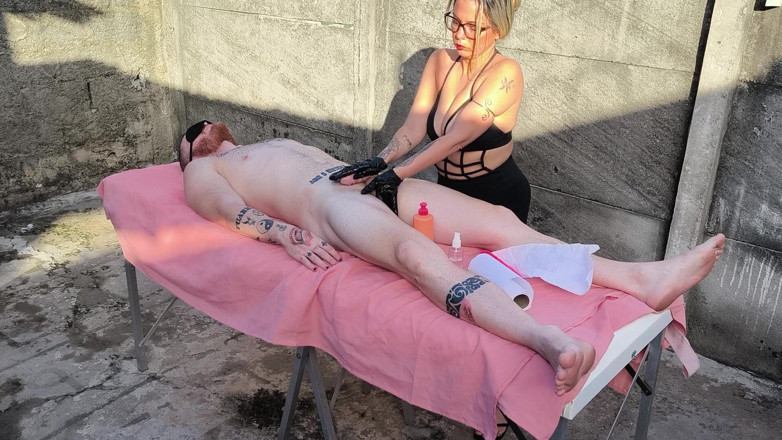 Carmona's films: Nacktmassage im Freien mit heißer Blondine