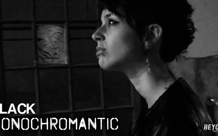 AltPorn4U: Monochromantisk svart