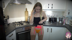 Brea Rose: Mijando enquanto está no telefone