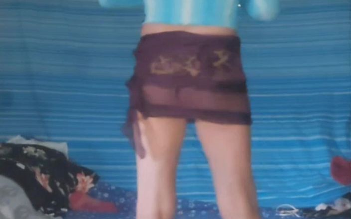 Lizzaali: Retas och tar av min omslagskjol och tigershorts