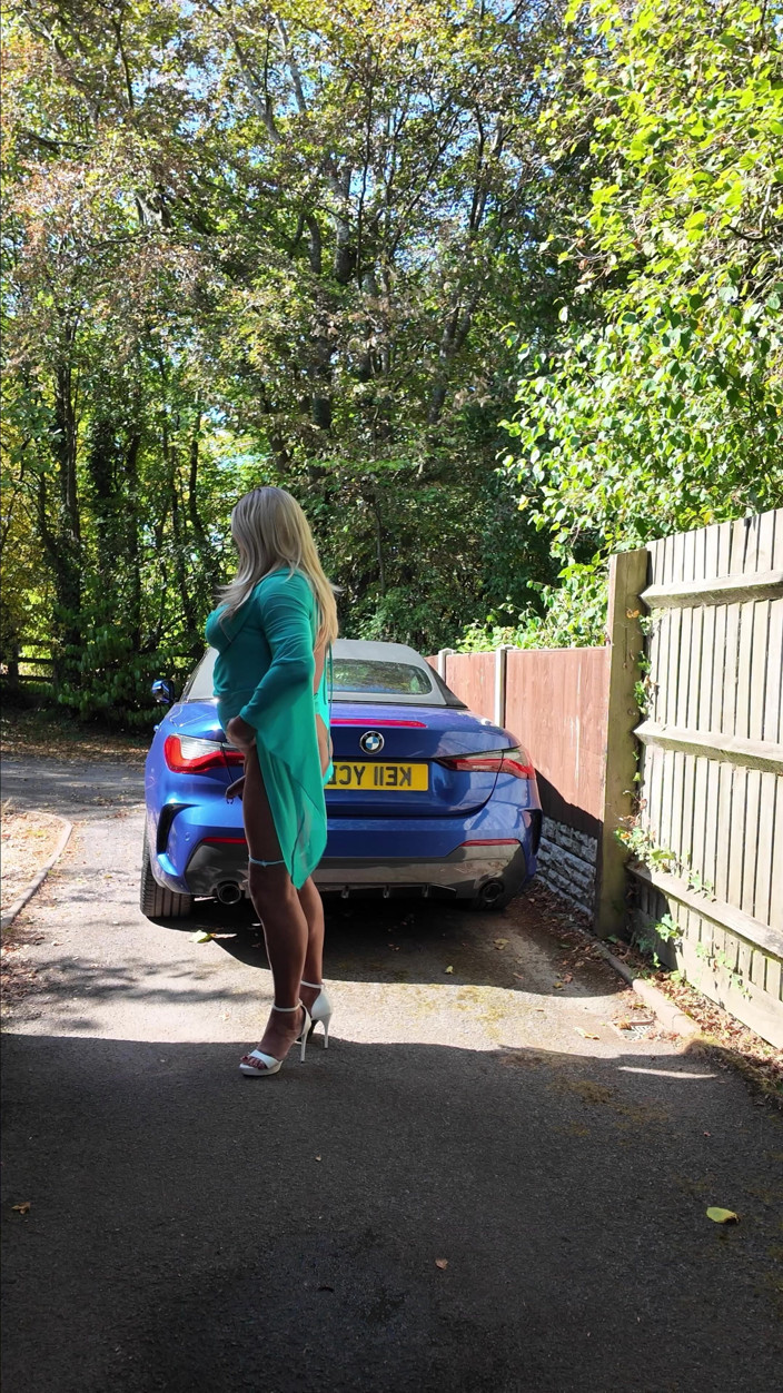 Kelly CD 2022: Sexig crossdresser kellycd2022 i min sexiga mesh se genom klänning...