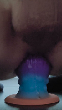 Enorma färgglada Butt Plug &strök extrem stretching och het onani!