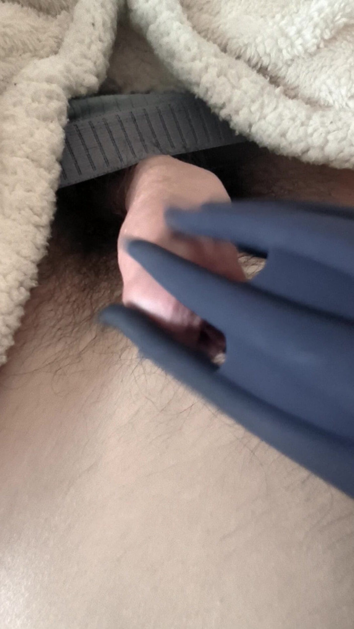 webcamboy98: Yarak kafalı vibratörle orgazm