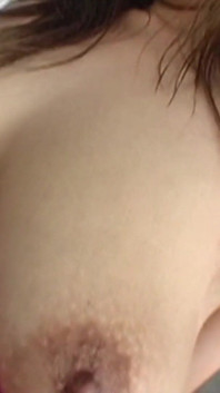 Mayumi büyük memeli ve dokunmaya hevesli ateşli bir Japon orta yaşlı seksi kadın