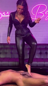 Goddess Luna - 1st Time Squish (hd 1080p)