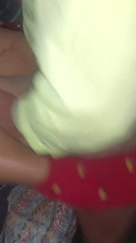 Enteado entra na cama quando estou com meu marido