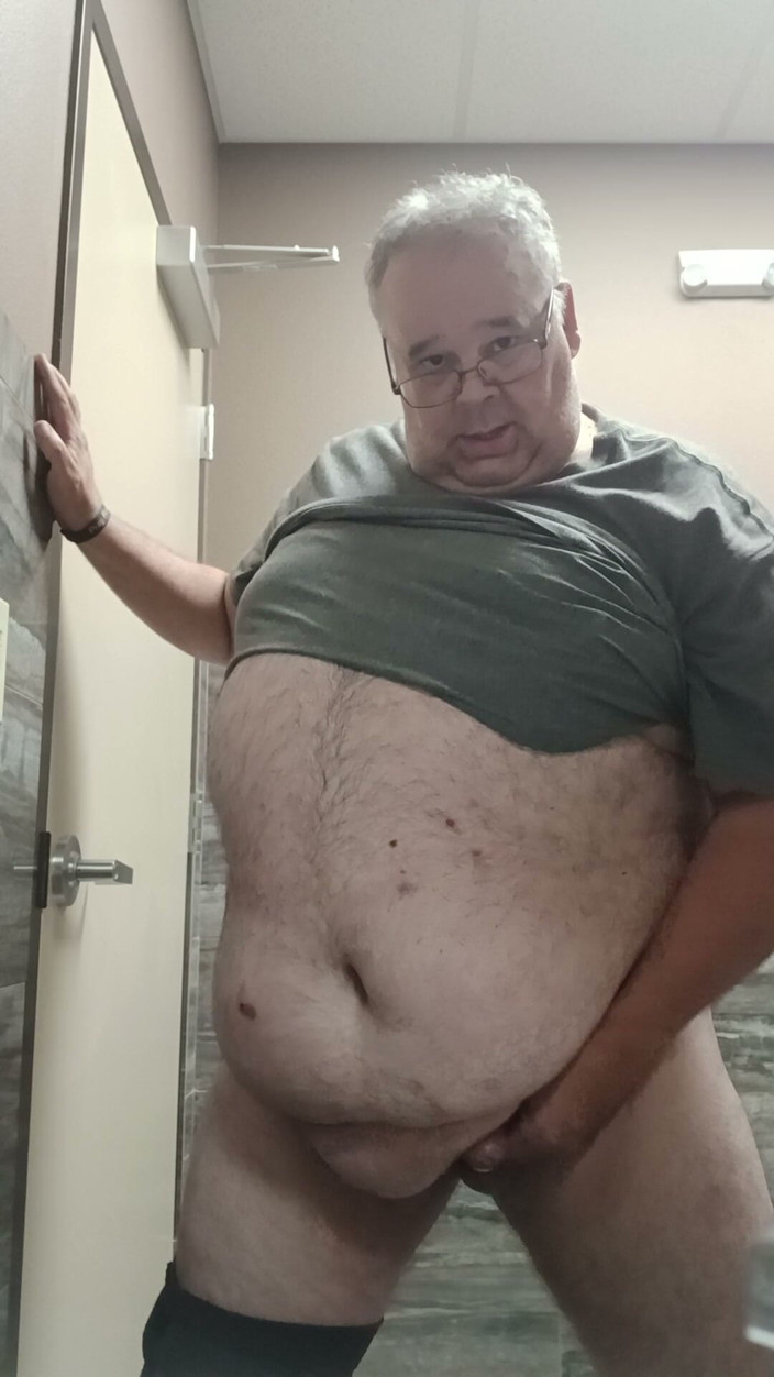 Gaydaddy2021: Jerking off in a Bathroom.