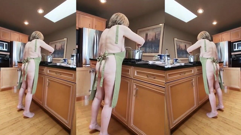 MarieRocks: Worlds sexiest GILF in her kitchen