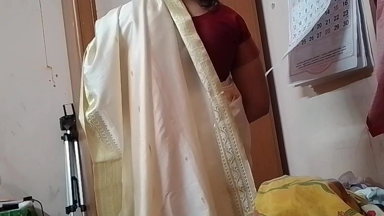 Skydreem1104: Indian Village Girl Wearing a Sari